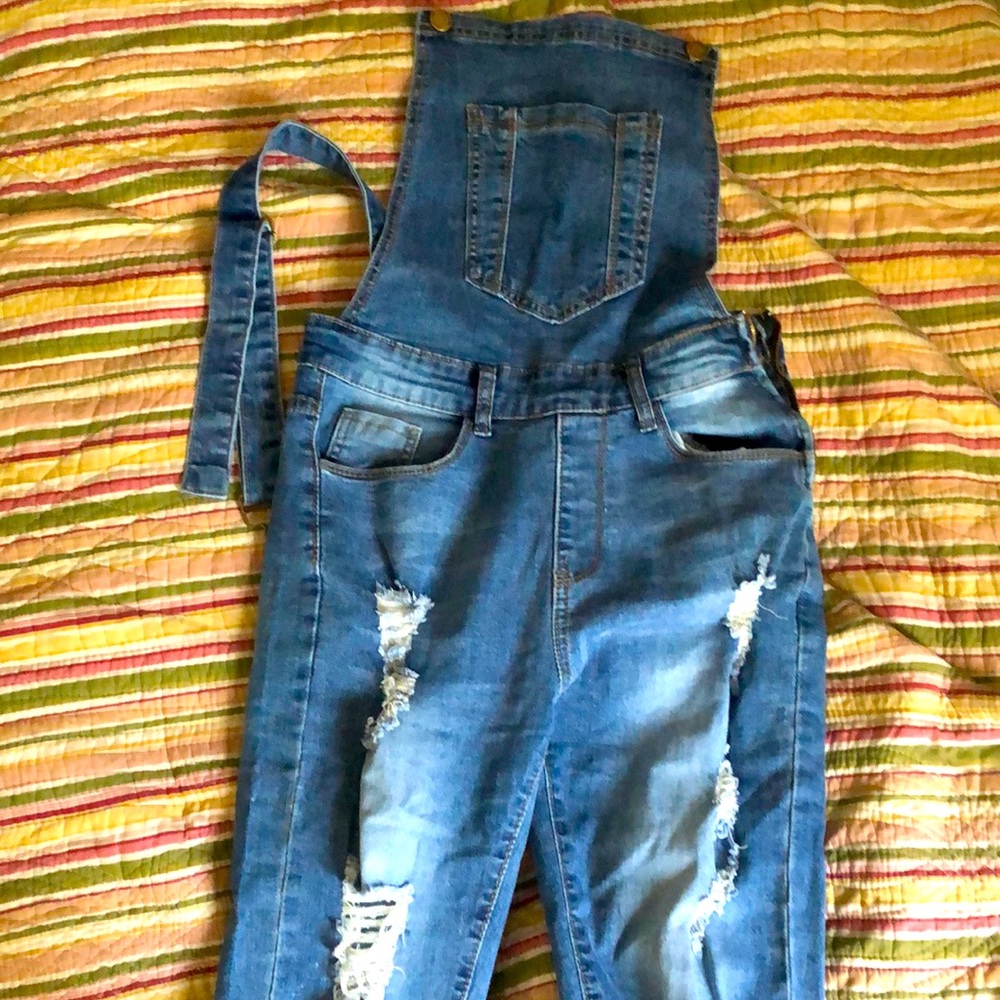 I’m selling overalls in this is overalls.